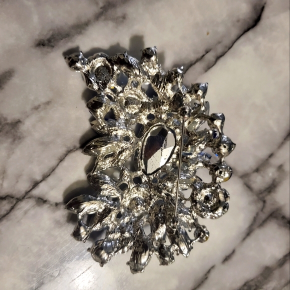 Blue Flower Pattern Brooch Studded with Rhinestones for Women - Picture 5 of 6